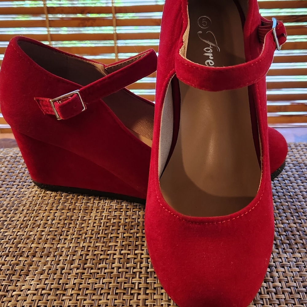 Faux velvet, cherry red -  "Pin Up Girl Wedges"